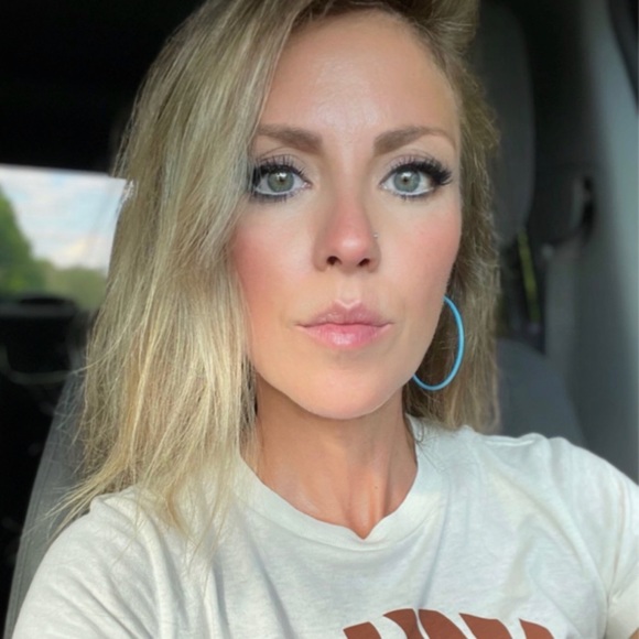 Meet your Posher, Tiffiny - Picture 1 of 1